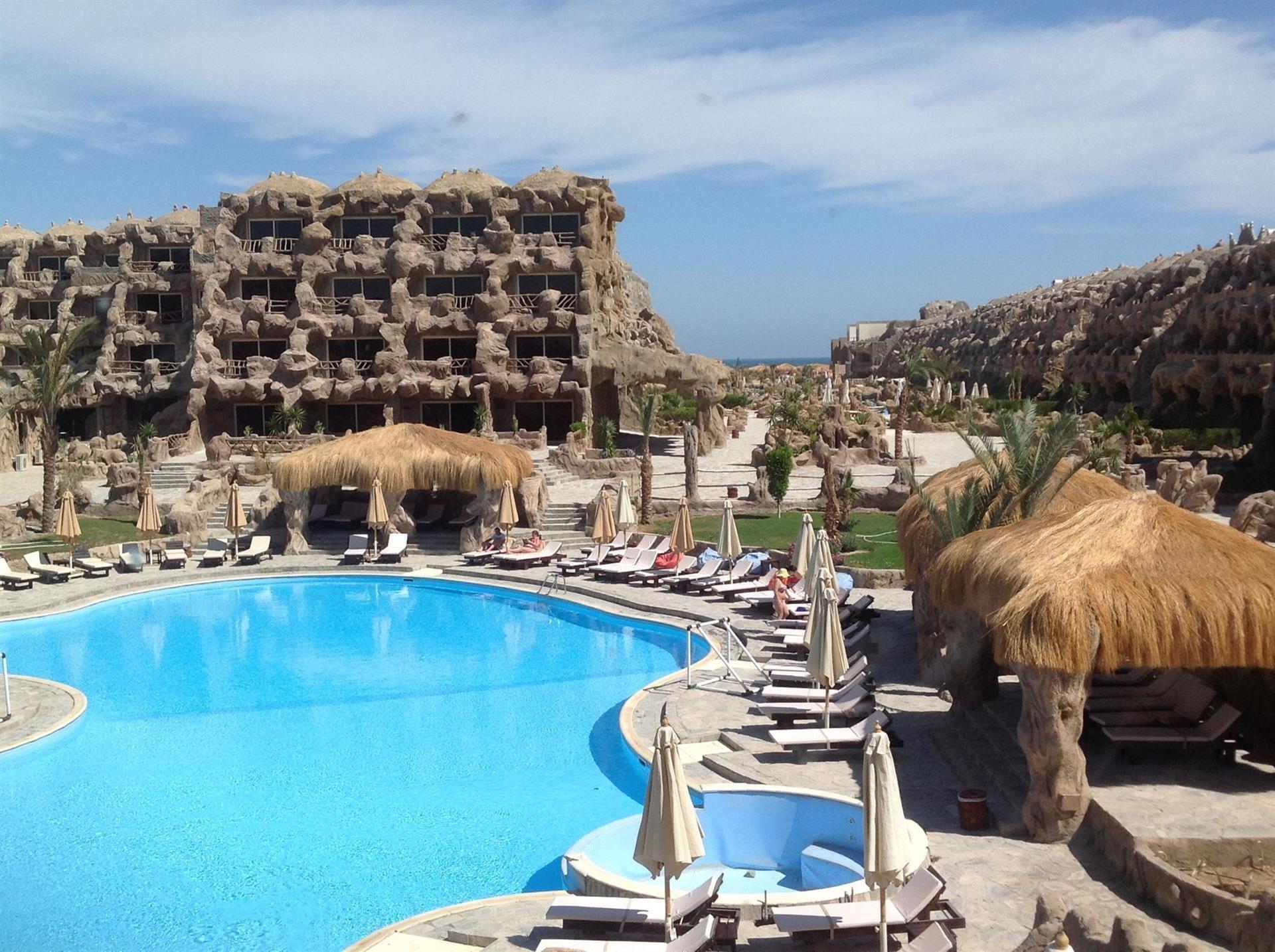 Caves Beach Resort +16 — 2