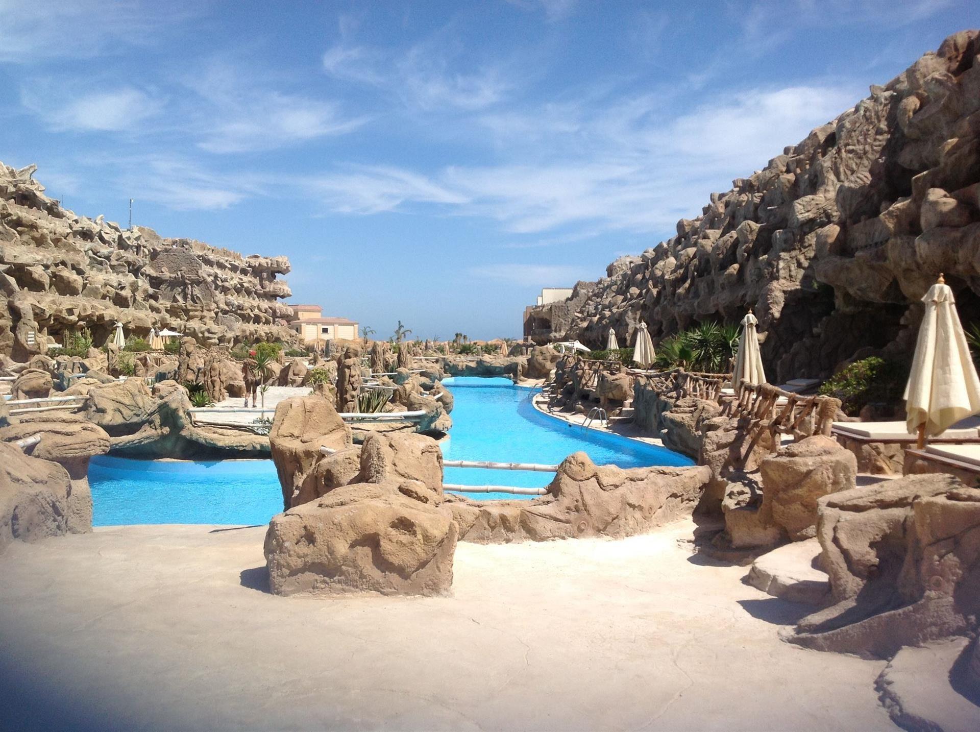 Caves Beach Resort +16 — 7