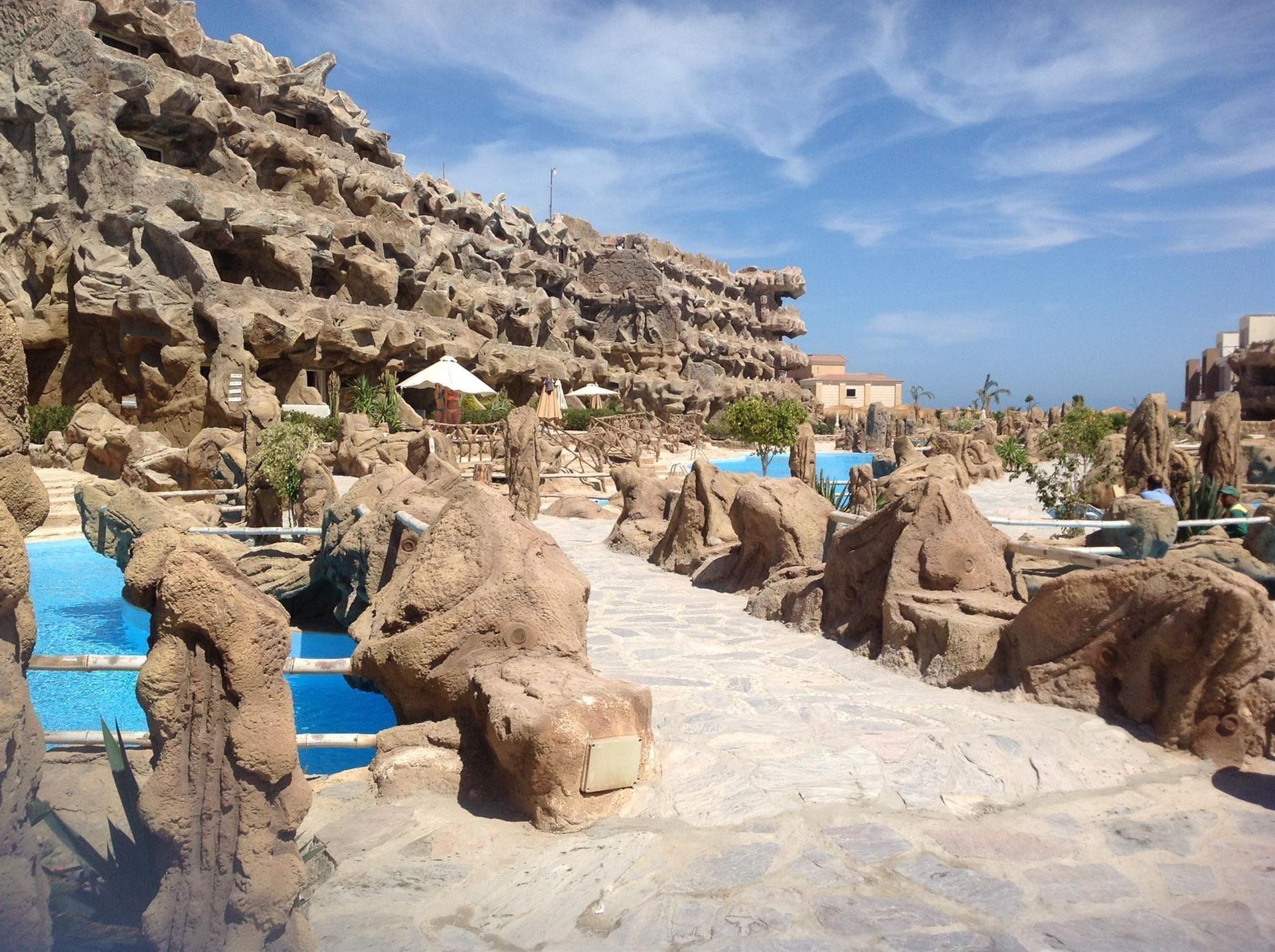 Caves Beach Resort +16 — 8