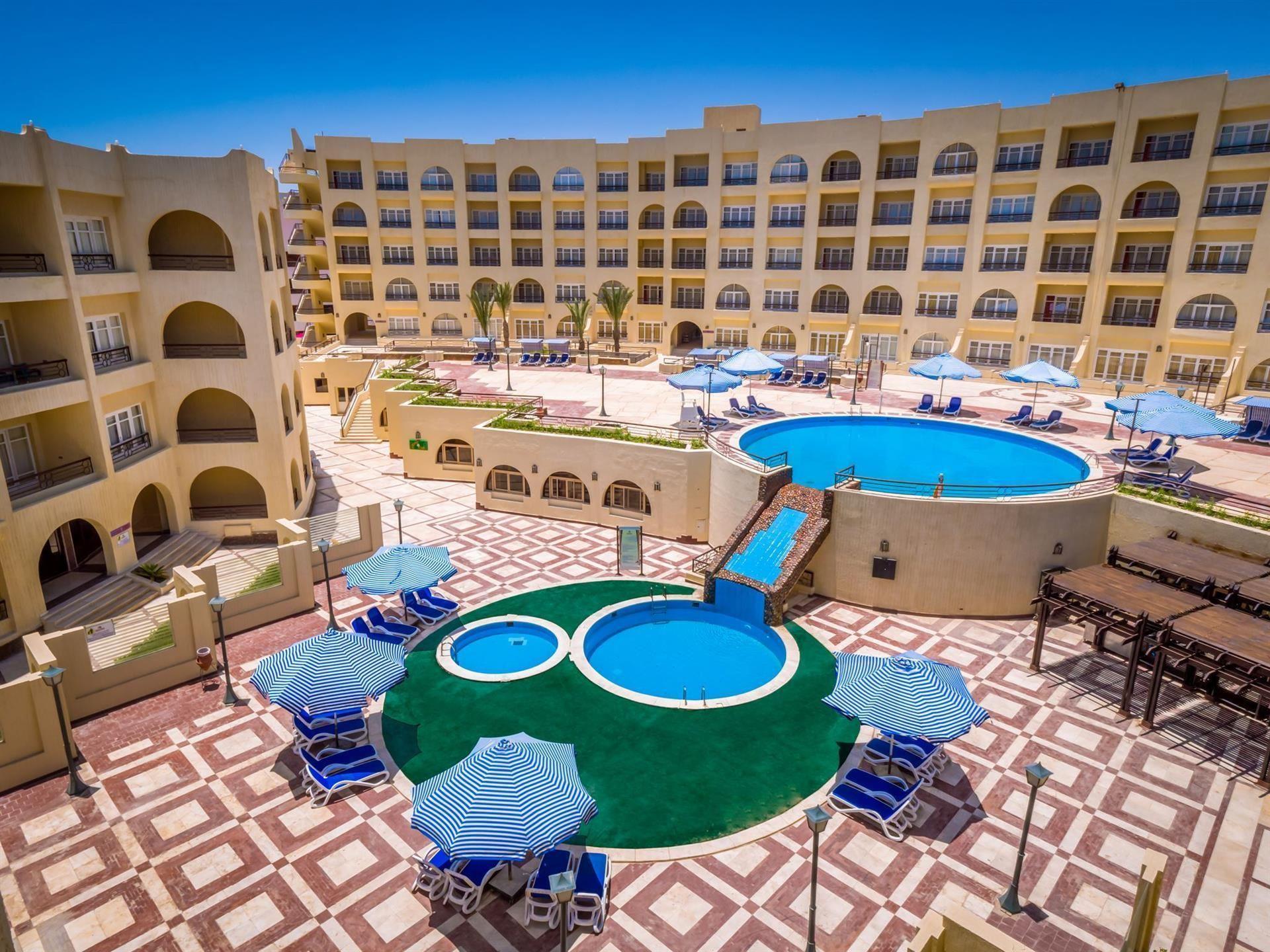 Sunny Days Mirette Family Aqua Park Resort — 6