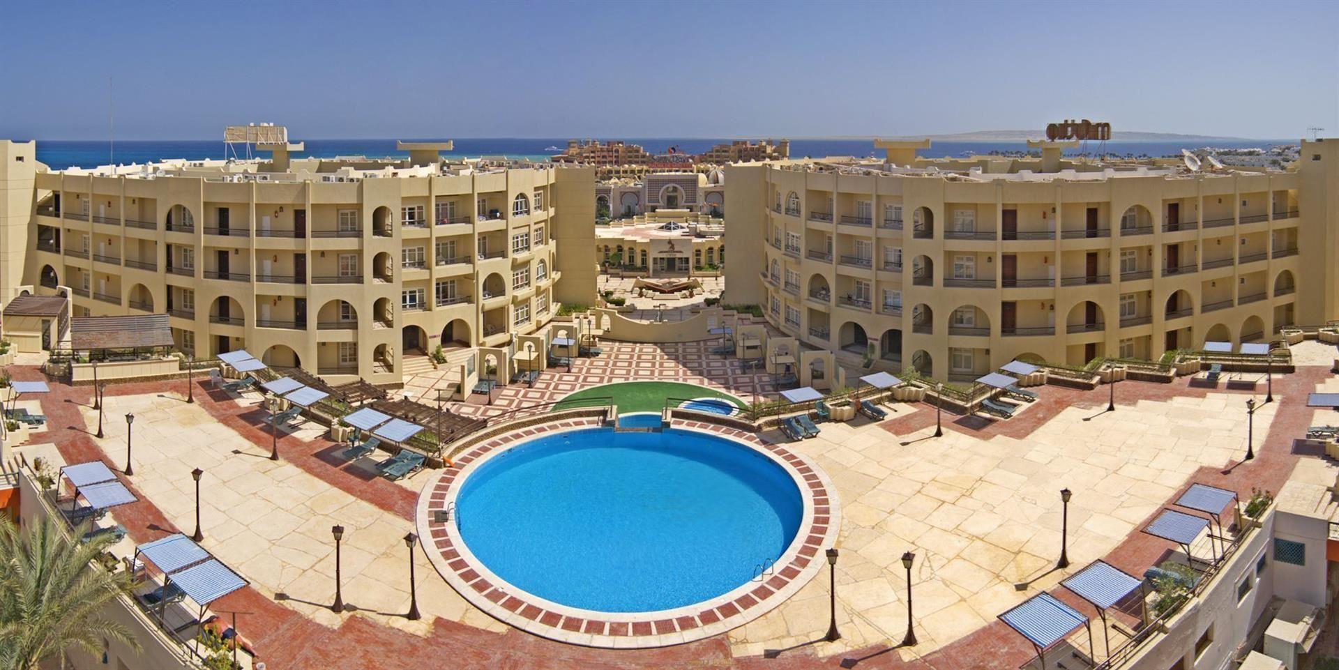 Sunny Days Mirette Family Aqua Park Resort — 7